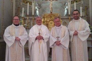 BISPOS CELEBRAM NA CAPELA DA MEDALHA MILAGROSA